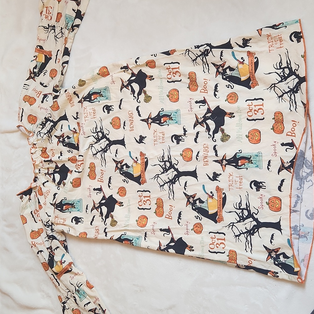 Vintage Style, Kids Halloween, Cream Color, Witch Nightgown w Flare Sleeves 7yrs
